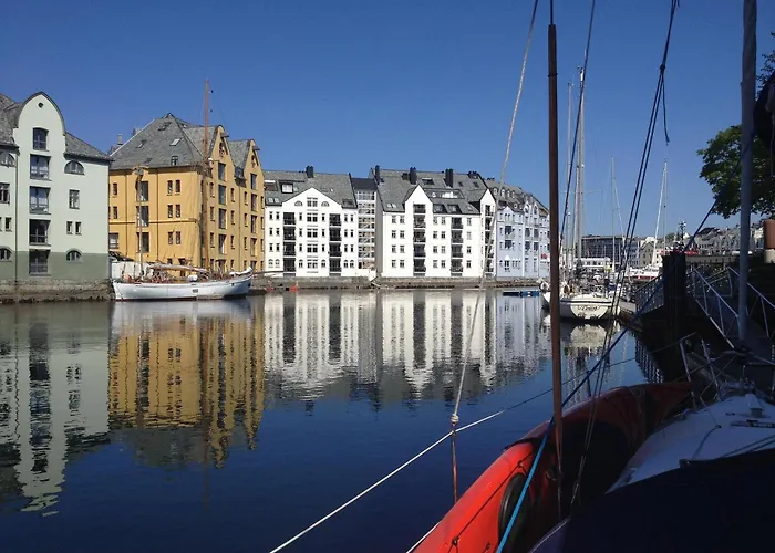 Alesund City Center - Modern 80-M2 Flat With 3 Bedrooms