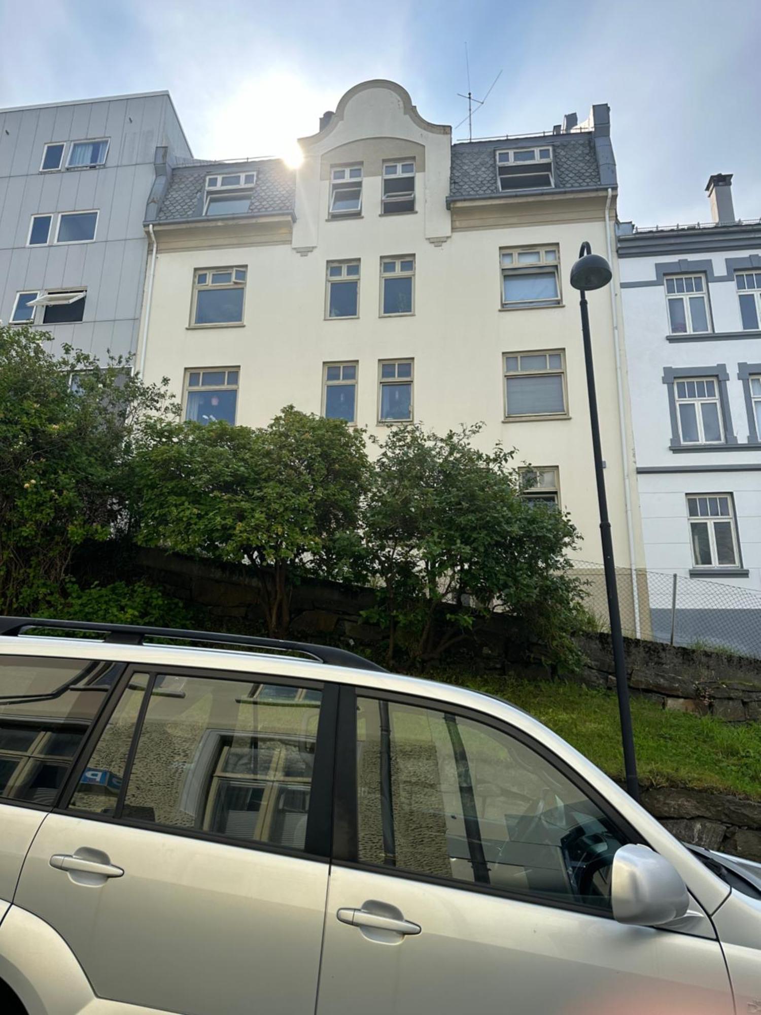 Center - Modern 80-m2 Flat With 3 Bedrooms *