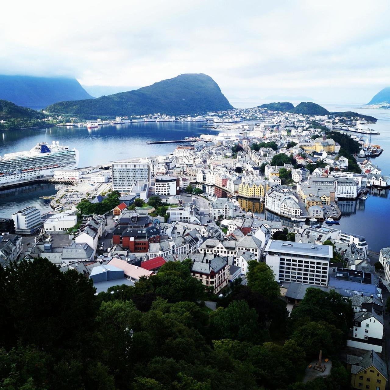 Center - Modern 80-m2 Flat With 3 Bedrooms * Ålesund