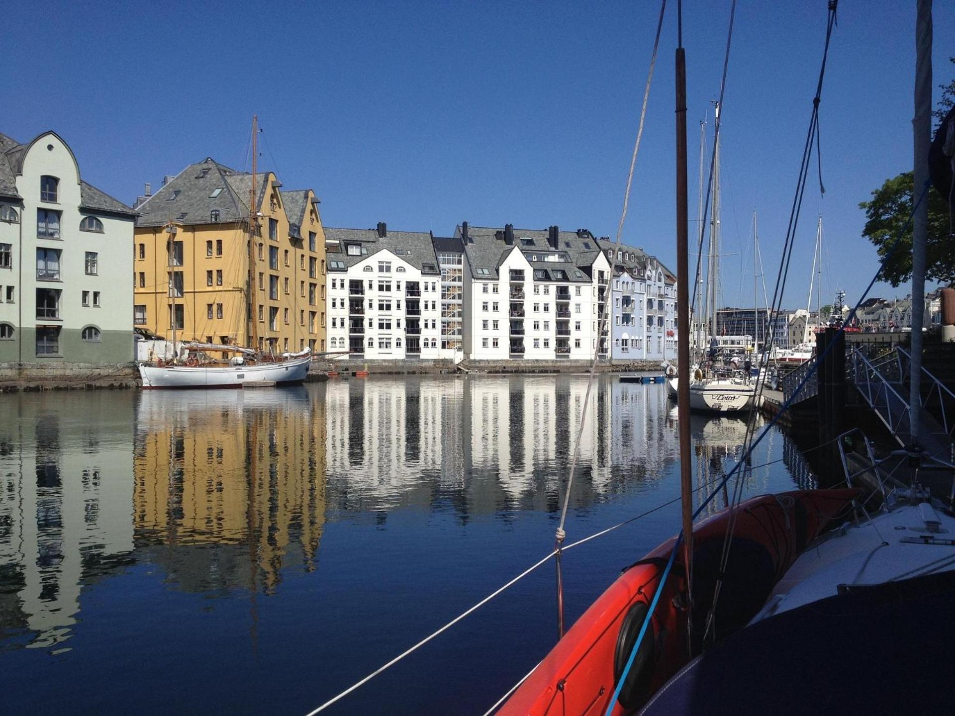 Center - Modern 80-m2 Flat With 3 Bedrooms Ålesund